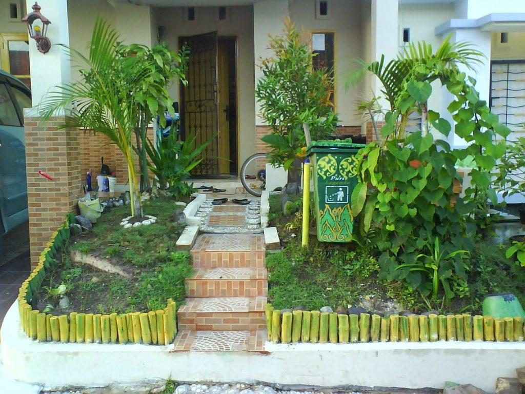 taman depan rumah yang menyejukkan mata pada model teras rumah sederhana