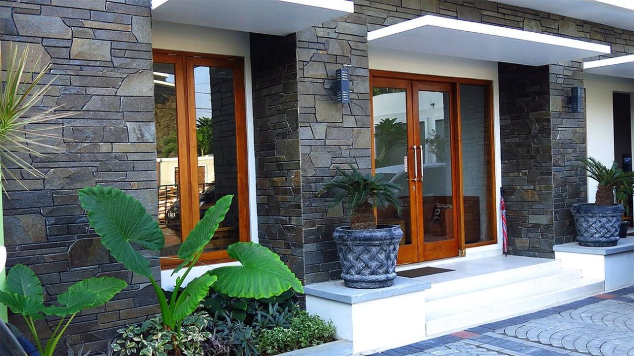 Dari Batu Andesit hingga Marmer Italia: Menggali Pesona Elemen Batu Alam pada Dapur Outdoor Modern yang Memukau