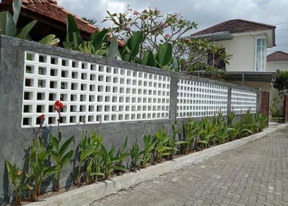 Pagar Rumah Minimalis dengan Kombinasi Batu Alam dan Besi: Sentuhan Elegan dan Modern untuk Hunian Anda