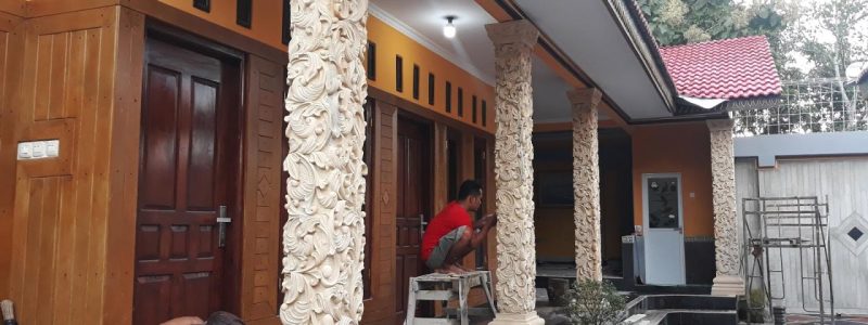 Pilar Teras Rumah Batu Alam Gaya Rustic: Pesona Abadi Arsitektur Tradisional