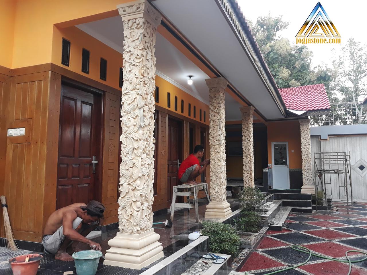 Pilar Teras Rumah Batu Alam Gaya Rustic: Pesona Abadi Arsitektur Tradisional